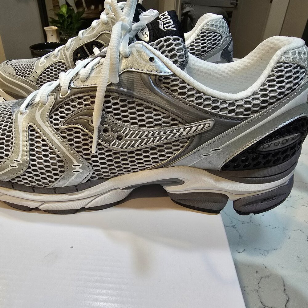 Saucony Progrid Triumph 4 SILVER Running Shoes Men S70704-10 SIZE 12 TRAIL